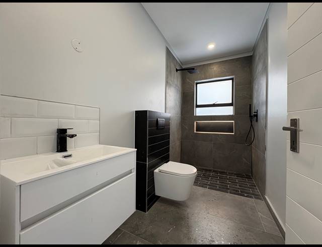 4 BEDROOM HOUSE FOR SALE IN SANDOWN